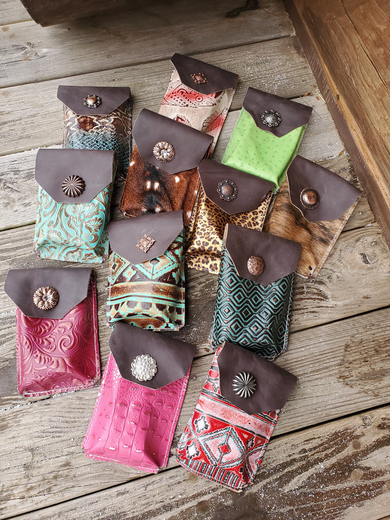 Custom Saddle Phone Pouch – TTT-Custom-Leather-